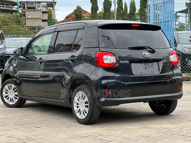 2017 Toyota Passo 1.0 FWD Black: Stylish and Efficient Compact Car