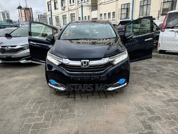 2018 Honda Shuttle Blue 1.5L Hybrid: Spacious and Fuel-Efficient Honda Shuttle
