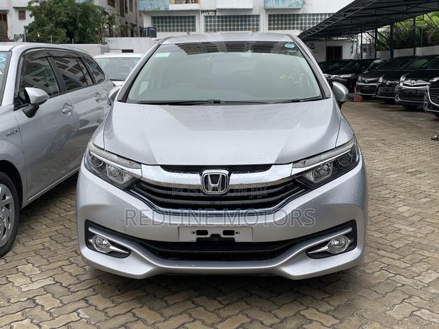 2016 Honda Shuttle 1.5 Hybrid 2WD - Spacious and Fuel-Efficient Silver Model