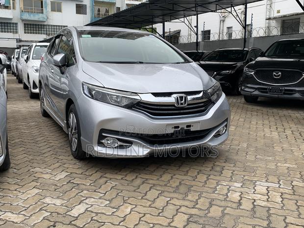 2016 Honda Shuttle 1.5 Hybrid 2WD - Spacious and Fuel-Efficient Silver Model