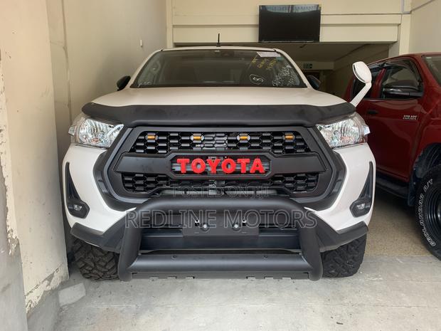 New 2021 Toyota Hilux Off-White: SR and SR5 Double Cab Models
