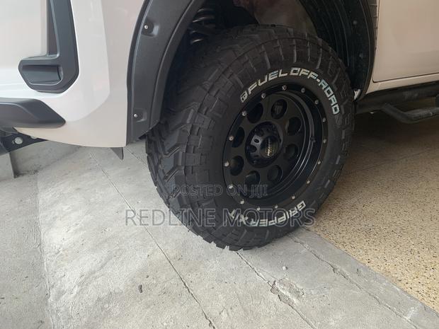 New 2021 Toyota Hilux Off-White: SR and SR5 Double Cab Models
