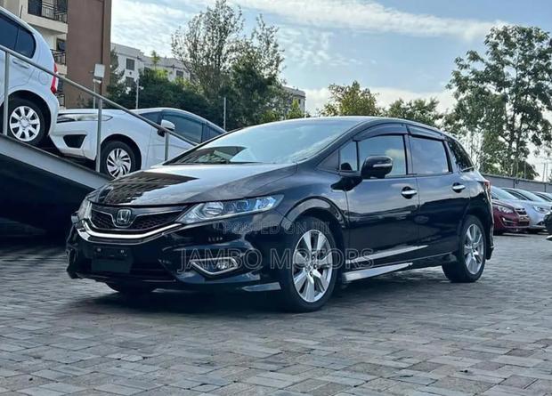 2017 Honda Jade 1.5 Hybrid in Black: Luxury and Fuel Efficiency