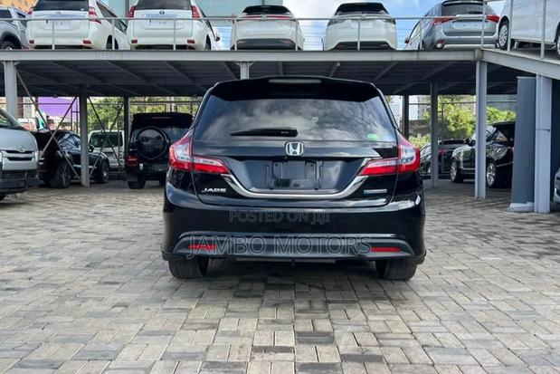 2017 Honda Jade 1.5 Hybrid in Black: Luxury and Fuel Efficiency