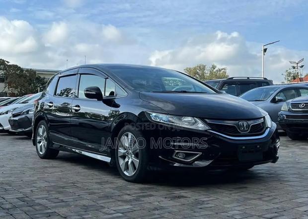 2017 Honda Jade 1.5 Hybrid in Black: Luxury and Fuel Efficiency