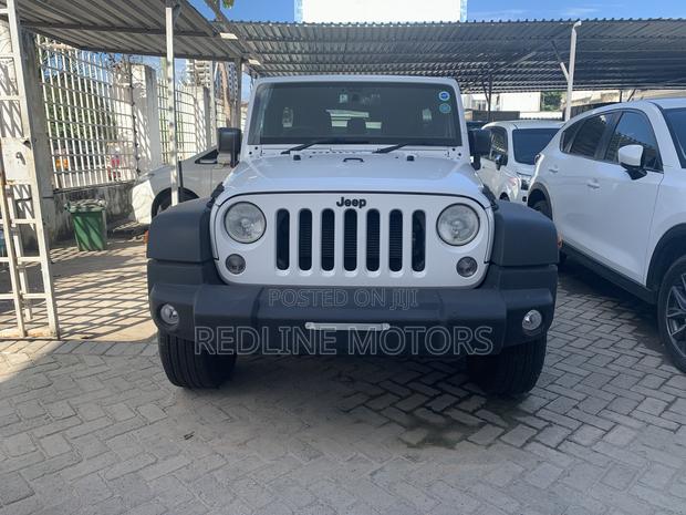 Jeep Wrangler Sport 4x4 2016 - Off White: Pre-owned, Great Condition