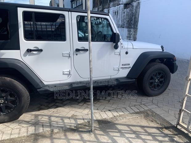 Jeep Wrangler Sport 4x4 2016 - Off White: Pre-owned, Great Condition