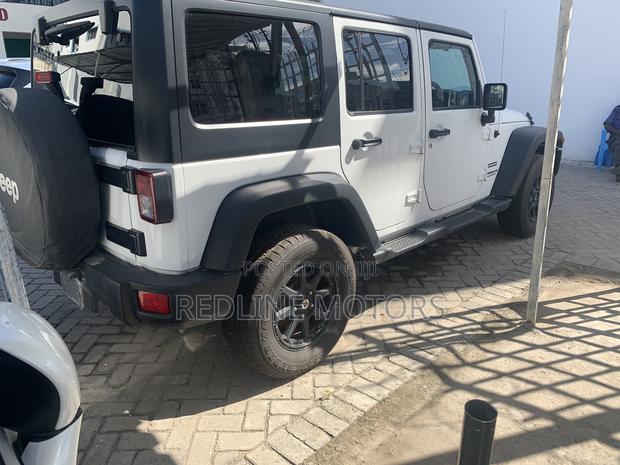 Jeep Wrangler Sport 4x4 2016 - Off White: Pre-owned, Great Condition