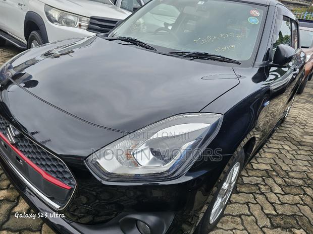 New 2017 Suzuki Swift Black: Perfect City Companion