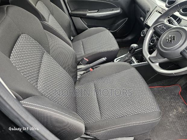 New 2017 Suzuki Swift Black: Perfect City Companion