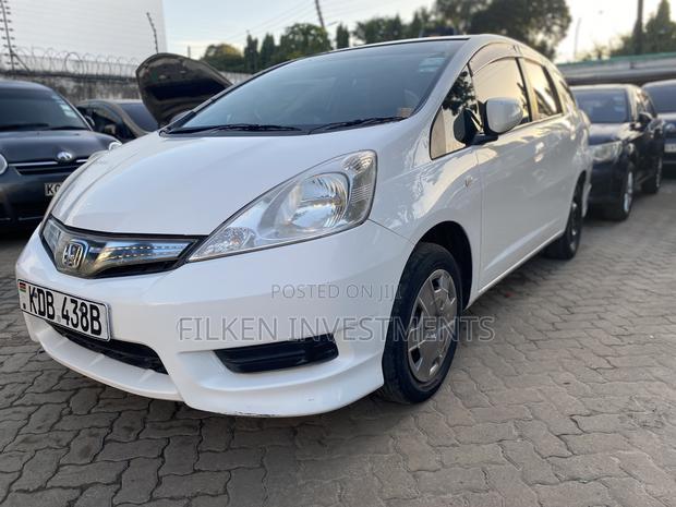 Honda Fit Shuttle 1.3 Hybrid 2WD 2014 White