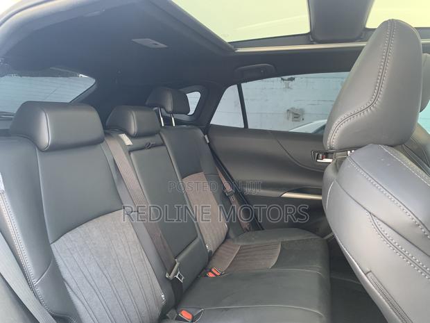 Off-White 2020 Toyota Harrier 2.5 Hybrid: Experience the Perfect Blend