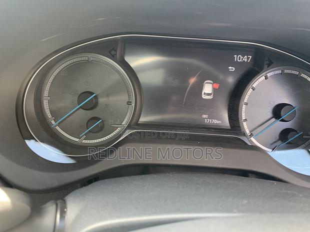 Off-White 2020 Toyota Harrier 2.5 Hybrid: Experience the Perfect Blend