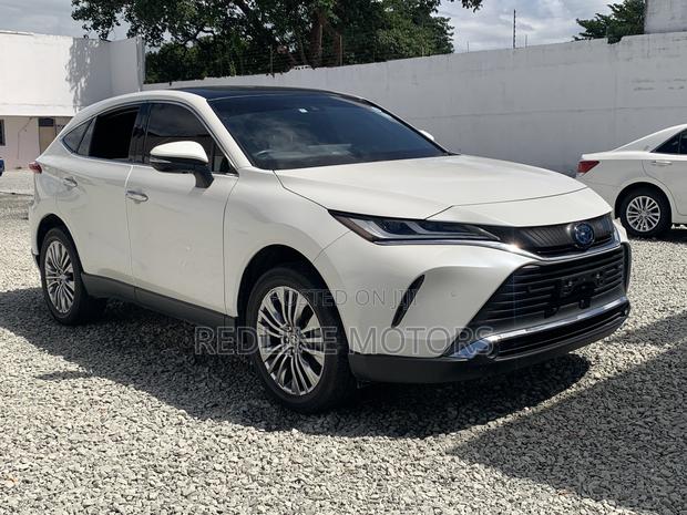 Off-White 2020 Toyota Harrier 2.5 Hybrid: Experience the Perfect Blend
