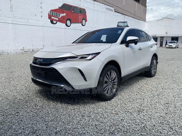 Off-White 2020 Toyota Harrier 2.5 Hybrid: Experience the Perfect Blend