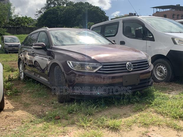 Volkswagen Passat 2016 - Luxury Burgundy Sedan