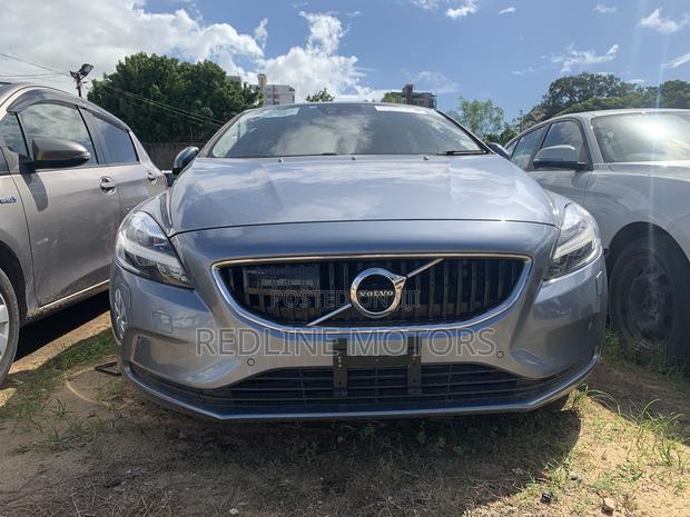 Volvo V40 Gray 2017: Luxury Compact Sedan