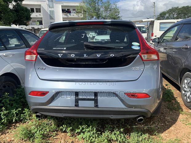 Volvo V40 Gray 2017: Luxury Compact Sedan