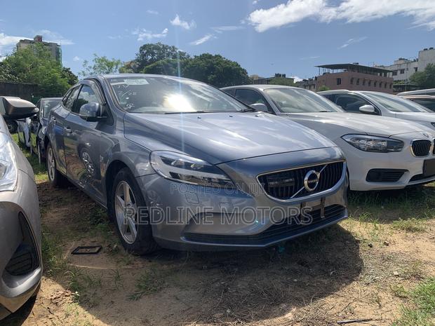 Volvo V40 Gray 2017: Luxury Compact Sedan