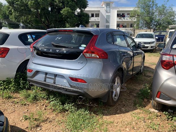 Volvo V40 Gray 2017: Luxury Compact Sedan