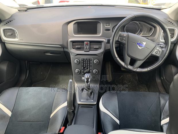 Off-White Volvo V40 2016 - Two Versatile Models Ready to Purchase