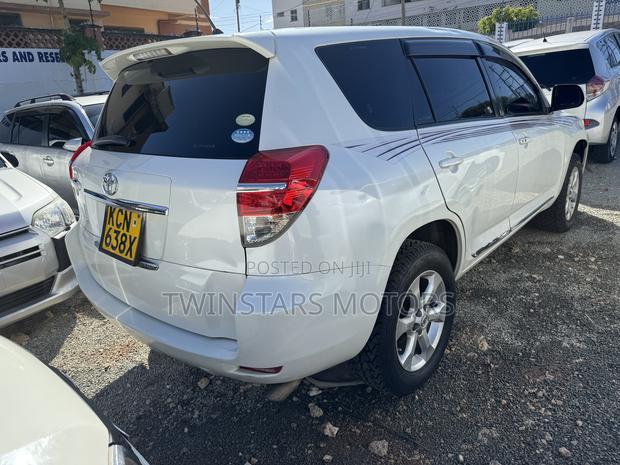Pre-owned 2010 Toyota RAV4 2.5 White