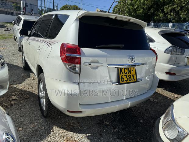 Pre-owned 2010 Toyota RAV4 2.5 White