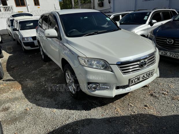 Pre-owned 2010 Toyota RAV4 2.5 White