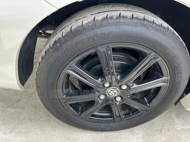 Toyota Corolla Fielder 2017 Blue