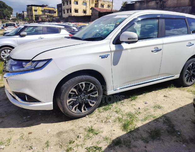 Mitsubishi Outlander 2017 White
