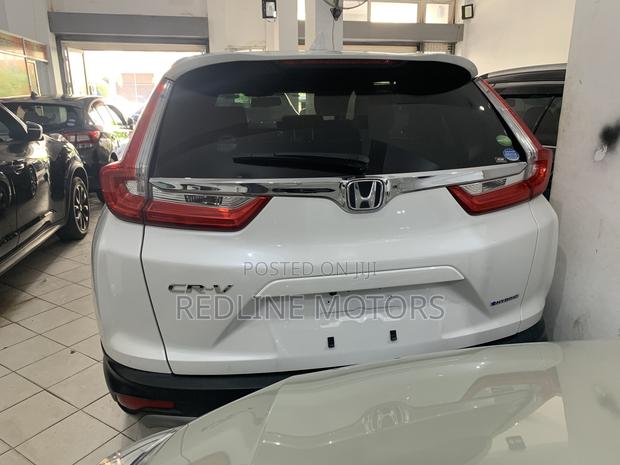 White 2017 Honda CR-V: Sophisticated SUV, Affordable Luxury