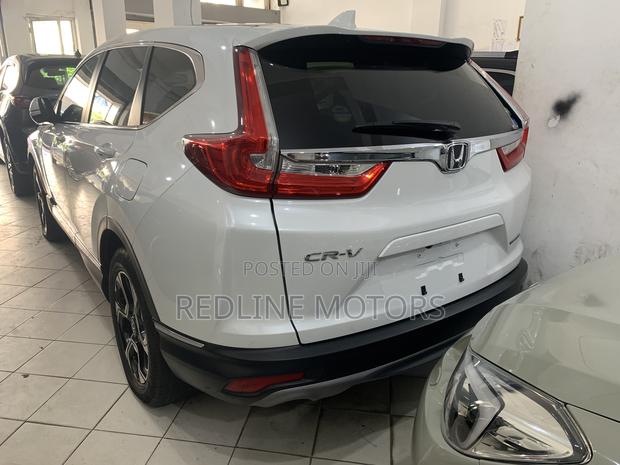 White 2017 Honda CR-V: Sophisticated SUV, Affordable Luxury