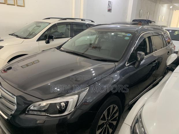 2017 Subaru Outback 2.5i AWD in Gray - Adventure Awaits You