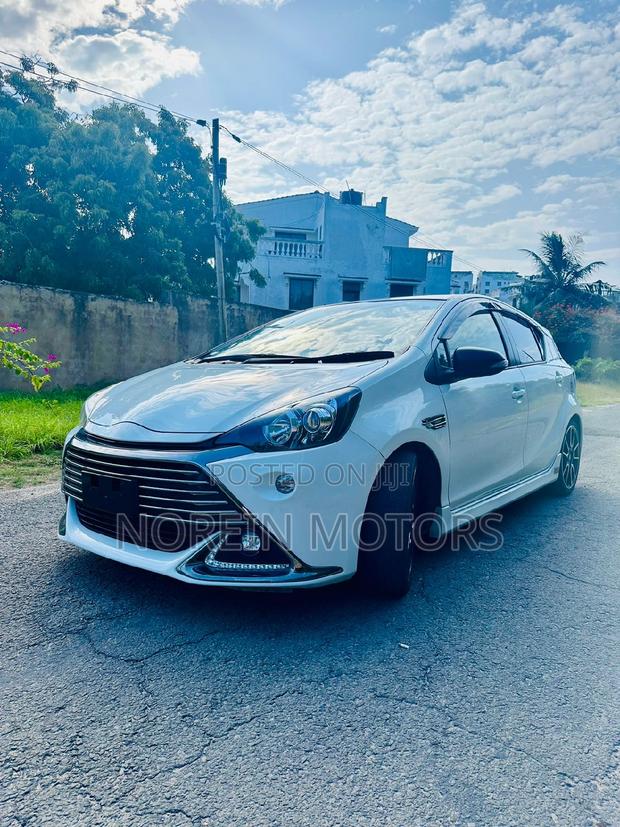 2018 Toyota Aqua White - Used Car with Warranty