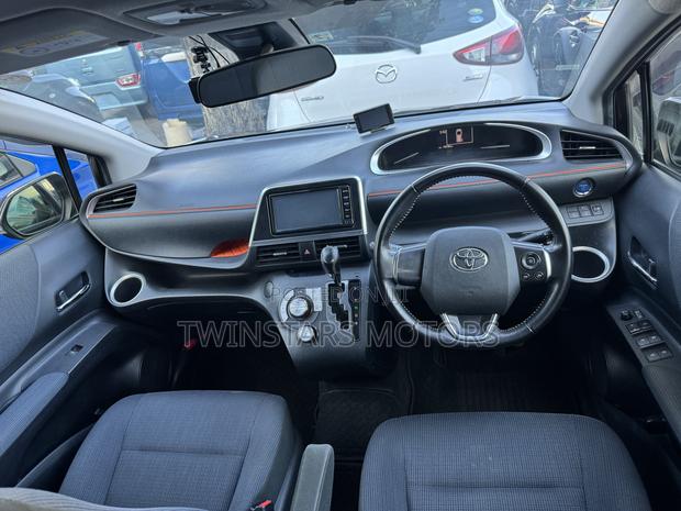 Brown 2018 Toyota Sienta 1.5 Hybrid FWD: Comfortable, Economical, and Modern