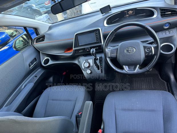 Brown 2018 Toyota Sienta 1.5 Hybrid FWD: Comfortable, Economical, and Modern