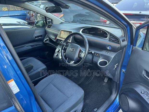 Toyota Sienta 1.5 Hybrid FWD 2018 - Blue: Eco-friendly, Spacious, and Stylish