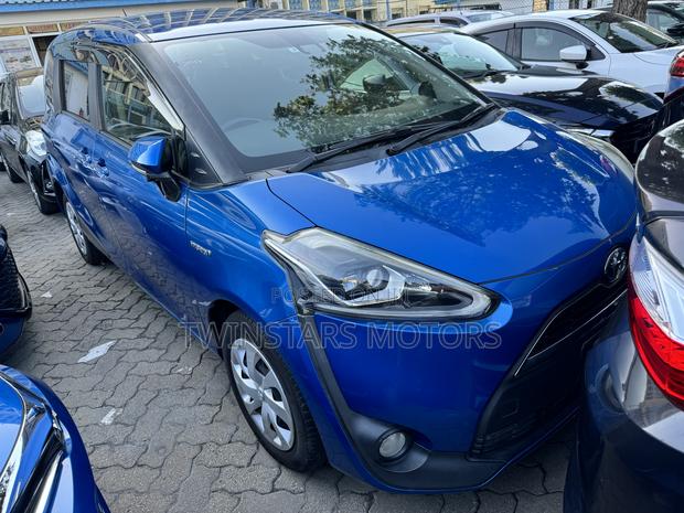 Toyota Sienta 1.5 Hybrid FWD 2018 - Blue: Eco-friendly, Spacious, and Stylish