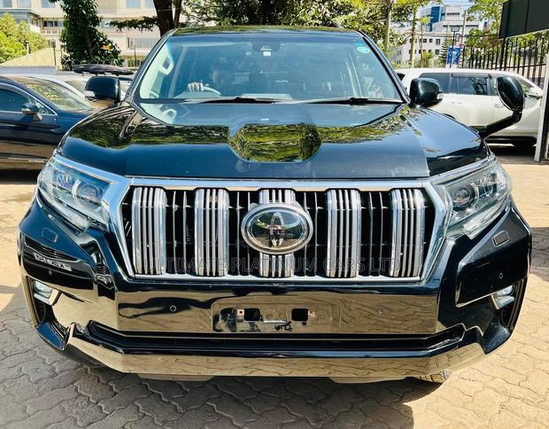 New 2018 Toyota Land Cruiser Prado 2.8 Black: Powerful and Stylish SUV
