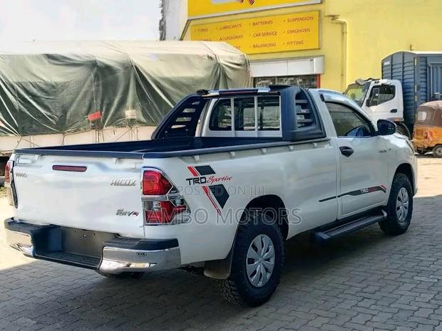 Toyota Hilux 2017 - White - Invincible 4x4