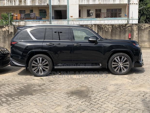 2022 Lexus LX Black Edition: Sophisticated Off-Road Vehicle