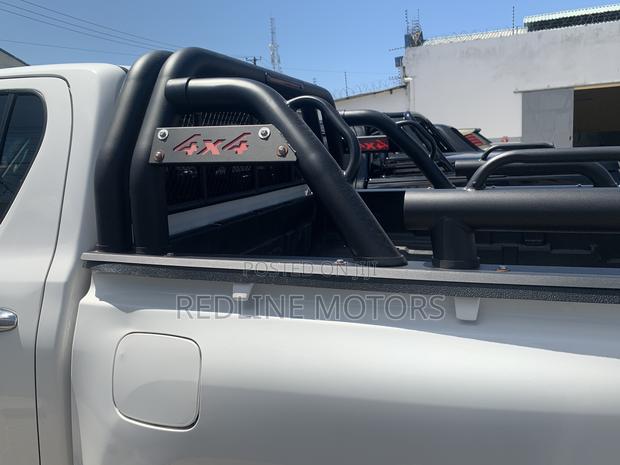 2016 Toyota Hilux SR5 4x4 White - Power and Style Combined
