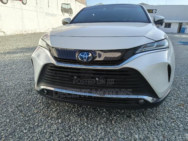 White 2020 Toyota Harrier Hybrid 2.5 - Versatile and Sleek SUV