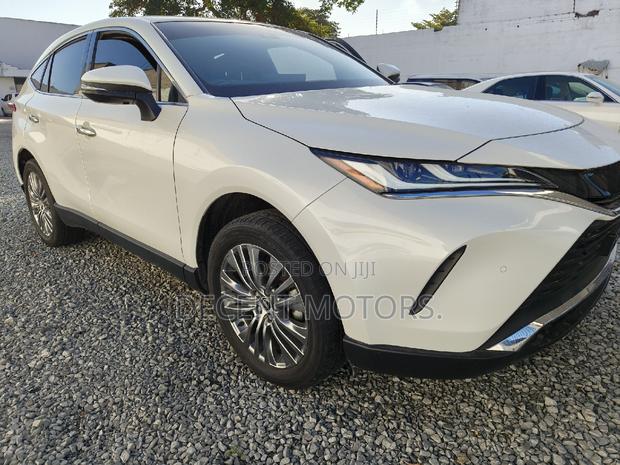 White 2020 Toyota Harrier Hybrid 2.5 - Versatile and Sleek SUV