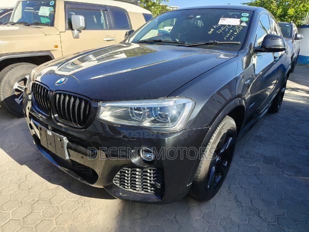 Black 2017 BMW X4 xDrive28i: Power and Style
