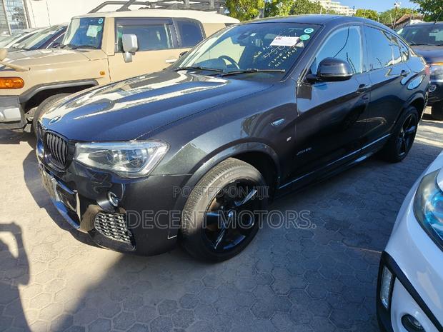 Black 2017 BMW X4 xDrive28i: Power and Style
