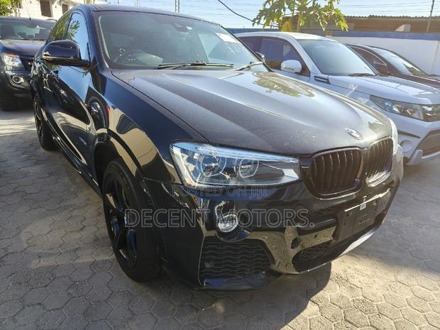 Black 2017 BMW X4 xDrive28i: Power and Style