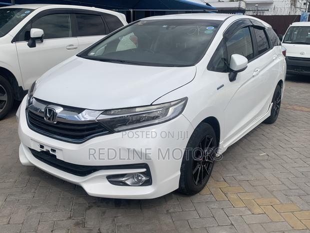 Honda Shuttle Hybrid 2017 - 2WD, 1.5L, White