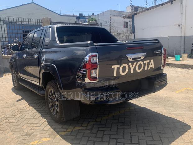 2016 Toyota Hilux SR5 4x4 Gray - Pre-owned