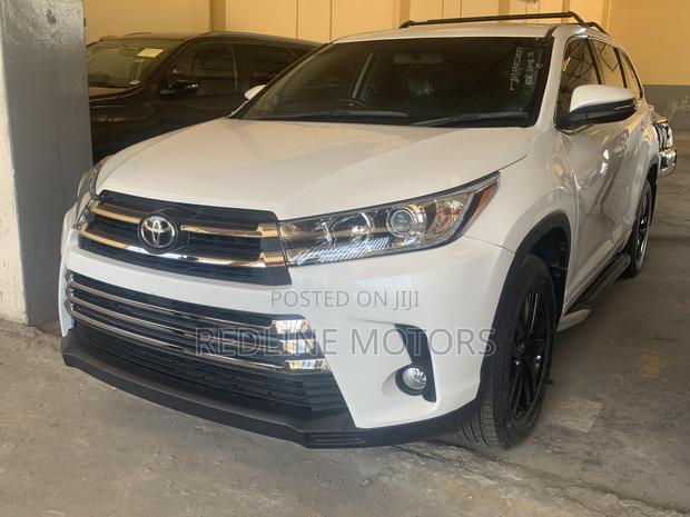 2016 Toyota Kluger White: Comfortable and Capable SUV